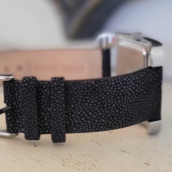 BADGLEY MISCHKA Stunning Women's Watch - Picture 12 of 16